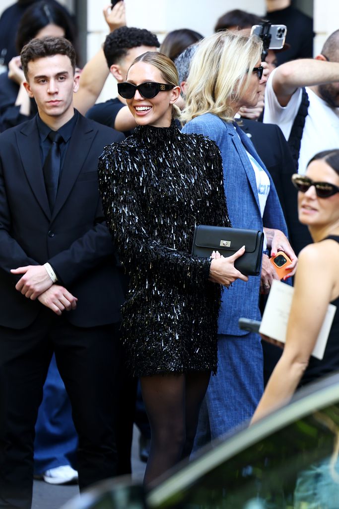 PARÍS, FRANCIA - 26 DE JUNIO: La Princesa Maria-Olympia de Grecia asiste al desfile de Alta Costura Balenciaga Otoño/Invierno 2024-2025 como parte de la Semana de la Moda de París el 26 de junio de 2024 en París, Francia. (Foto de Marc Piasecki/WireImage)PARÍS, FRANCIA - 26 DE JUNIO: La Princesa Maria-Olympia de Grecia asiste al desfile de Alta Costura Balenciaga Otoño/Invierno 2024-2025 como parte de la Semana de la Moda de París el 26 de junio de 2024 en París, Francia. (Foto de Marc Piasecki/WireImage)