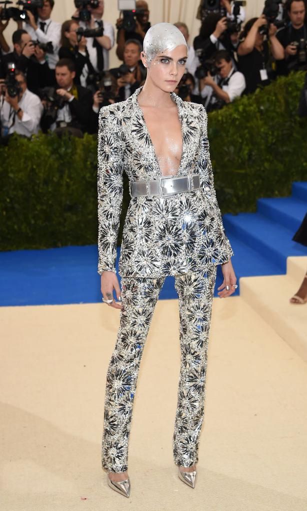 cara delevingne met gala chanel