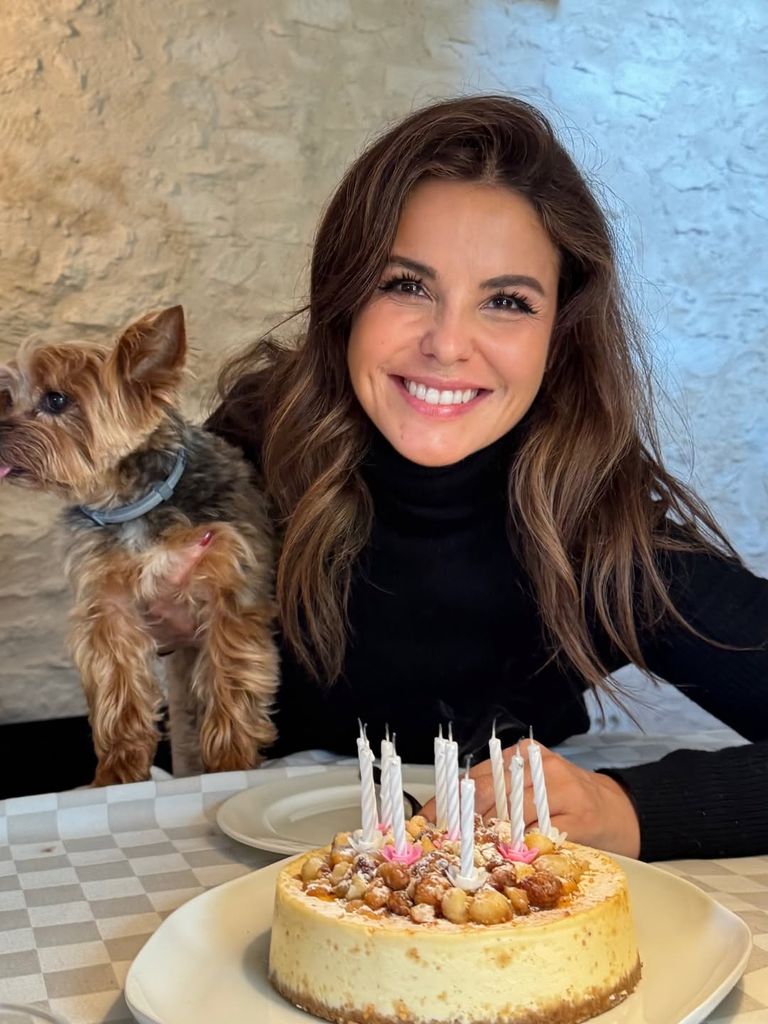 Marta Torné posa con su mascota el día de su cumpleaños