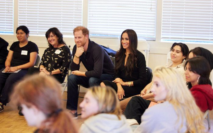 Harry de Inglaterra y Meghan Markle en un coloquio sobre salud mental