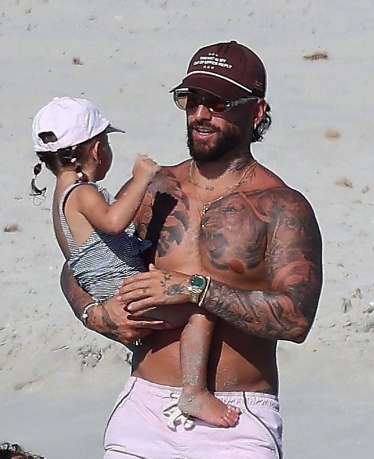 Maluma dejó ver lo dedicado y protector que es con su hija Paris.