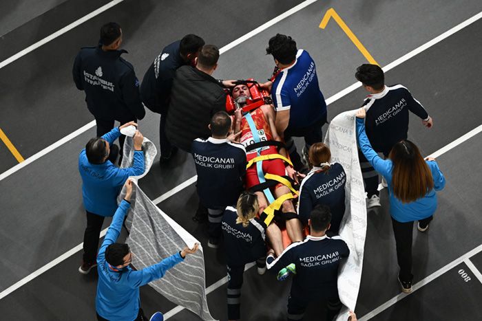 El atleta Quique Llopis recibe el alta tras su aparatosa caída