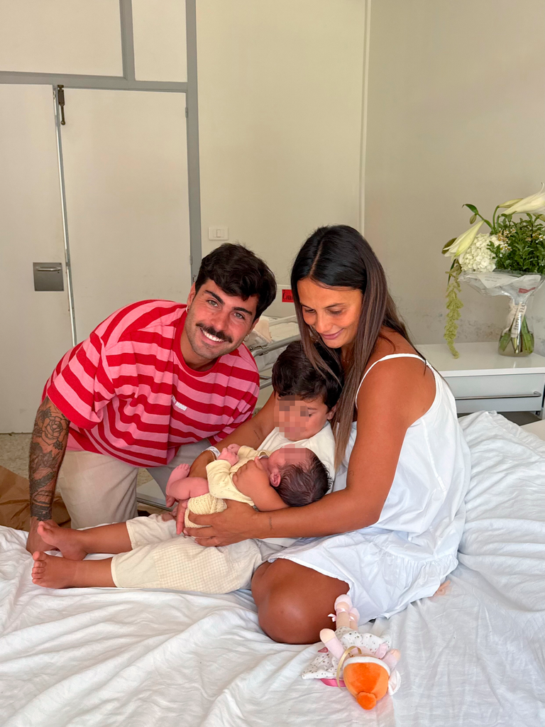 Ahora son una familia de cuatro, y no pueden estar más felices