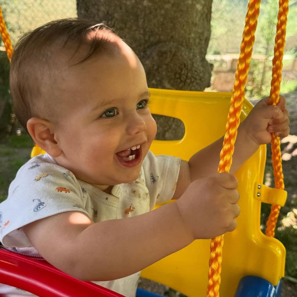 Milo tiene una linda sonrisa con la que conquista a los seguidores de mamá y papá