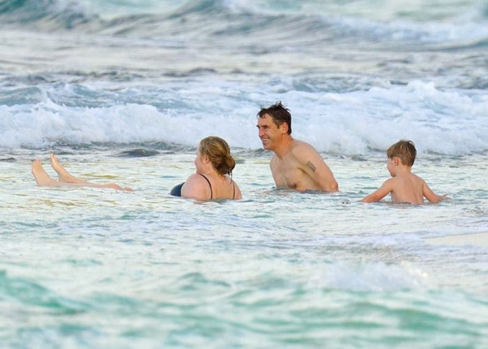 Amy Schumer, con su marido y su hijo en el Caribe