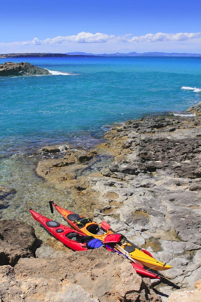 Kayak junto a la costa de Formentera