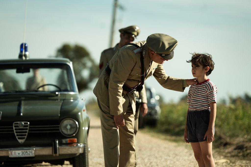 El horror comenzó cuando un niño llamó de madrugada a la casa de una familia y les dijo que su madre y su tío estaban muertos en el coche