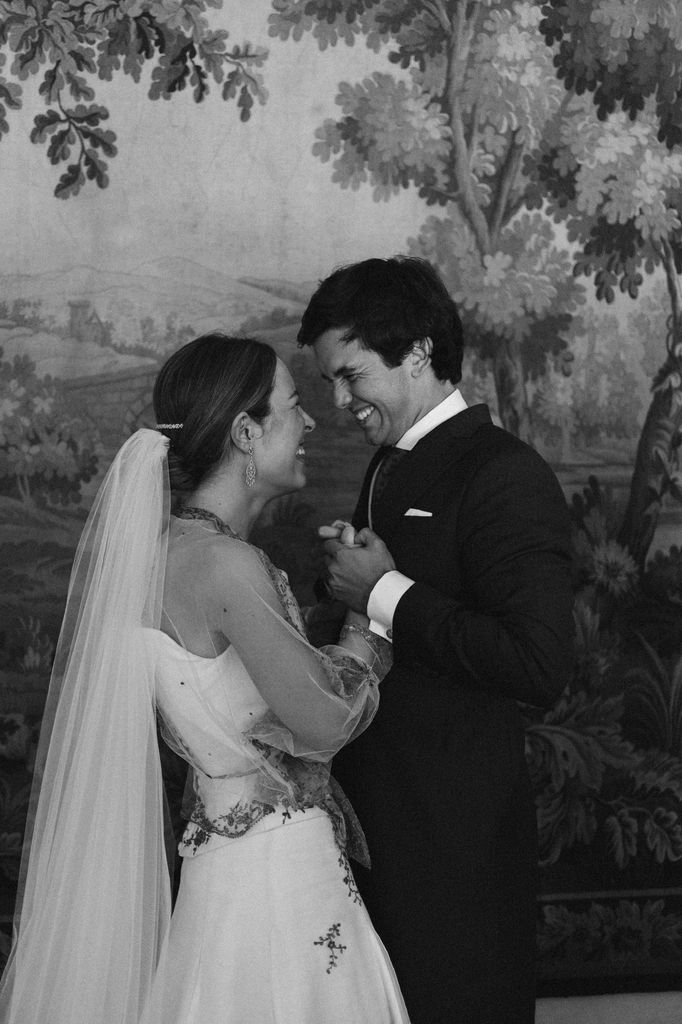 Vestido de novia de Navascués con chaqueta de anticuario