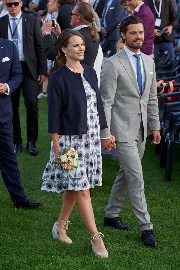 El príncipe Carlos Felipe de Suecia y Sofía en el 40 cumpleaños de Victoria de Suecia en Oland.