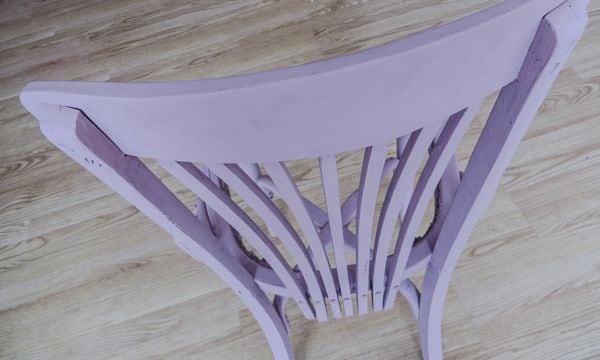 Convertimos una vieja silla en una pieza ‘a la moda’