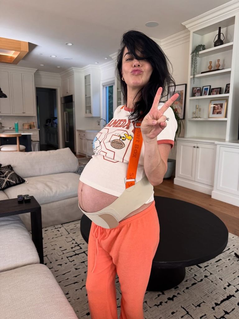 Martha enfrenta una disyuntiva, a punto de su debut como mamá.