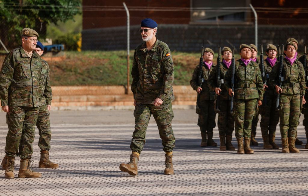 El rey Felipe asiste al ejercicio ‘Grifo 2026’ del Regimiento de Defensa NBQ ‘Valencia’ nº 1, en el Campo de Maniobras de la Base Militar Jaime I, a 28 de octubre de 2026,