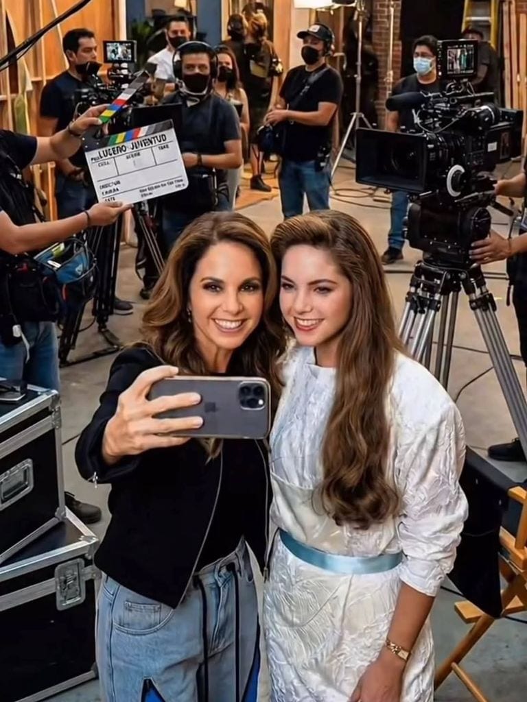 Lucero posó con 'Isabel Contreras', de 'Cuando Llega el Amor'