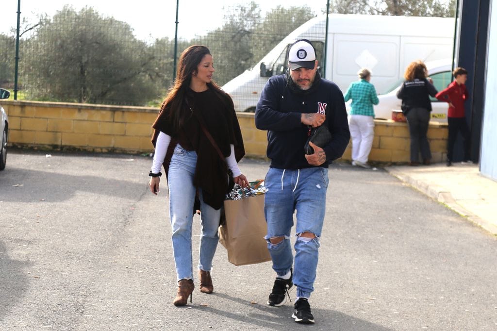 Kiko Rivera y Lola su salida de una tienda de pirotecnia, a 31 de diciembre de 2025, en Umbrete 