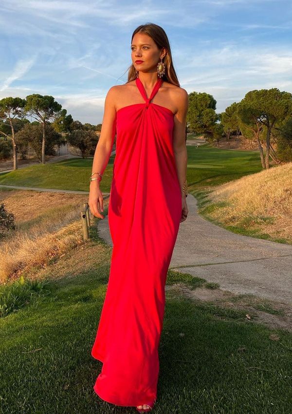 Isabelle Junot entra en nuestro ránking de invitadas más elegantes de 2022