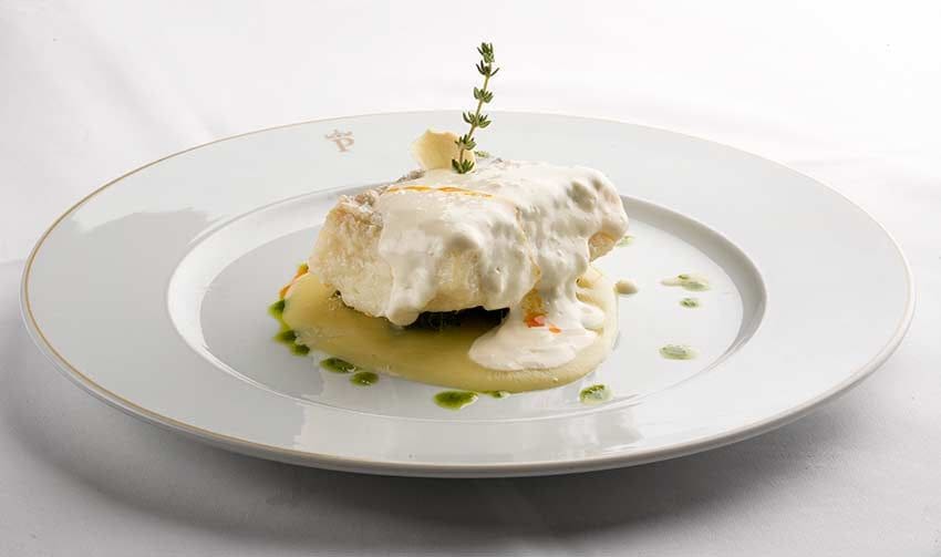 Bacalao monacal sobre cremoso de patata del Parador de Plasencia