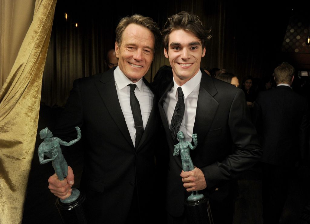 Bryan Cranston y RJ Mitte en los Screen Actors Guild Awards en Los Ángeles en 2014.