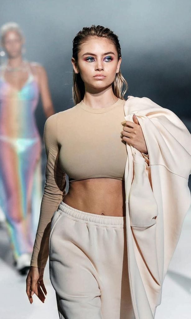 Leni Klum HOLA 4057