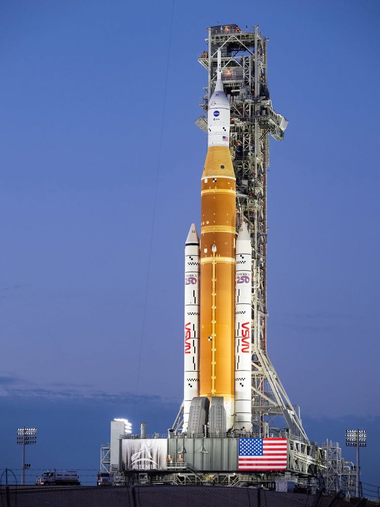 La cápsula Orión, impulsada por el cohete SLS, llevará a los astronautas en un viaje de 10 días alrededor de la Luna