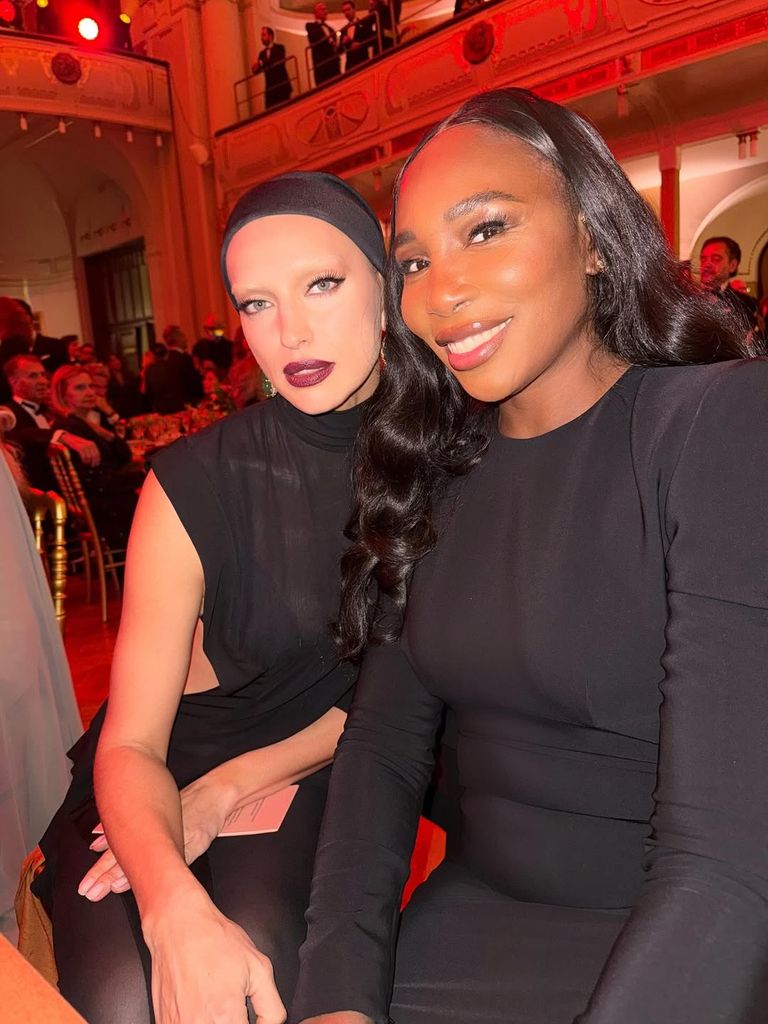 Irina Shayk en la gala del Calendario Pirelli 2026 por Solve Sundsbo, Praga, 2025.