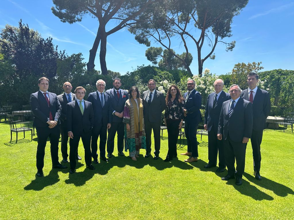 Francisco de Borbón con el Cuerpo de la Nobleza de Sevilla