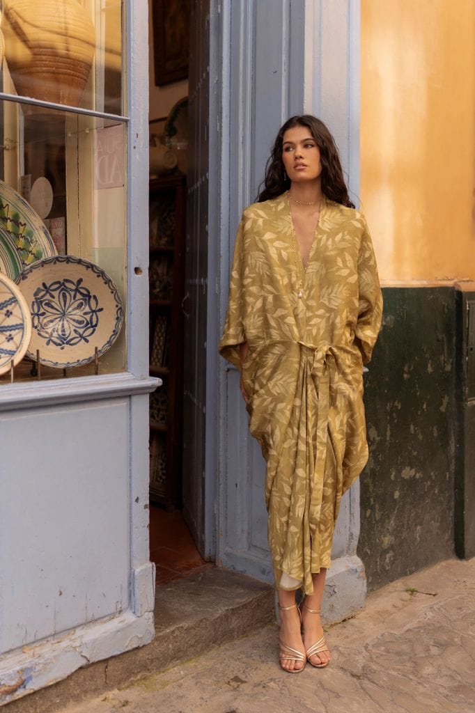 Vestidos de invitada para testigos de boda mostaza