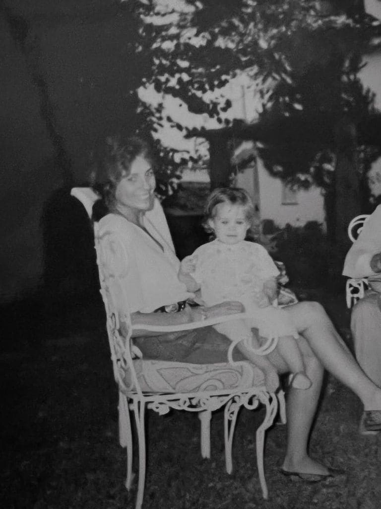Claudia Osborne recuerda a su madre, Sandra Domecq, en el 21 aniversario de su muerte. 13 de agosto de 2025