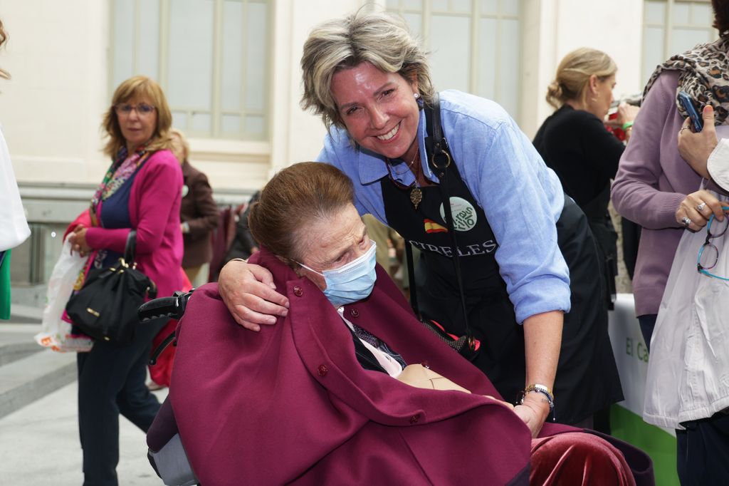 La infanta Margarita apoyando a su sobrina Simoneta Gómez-Acebo en el Rastrillo Nuevo Futuro