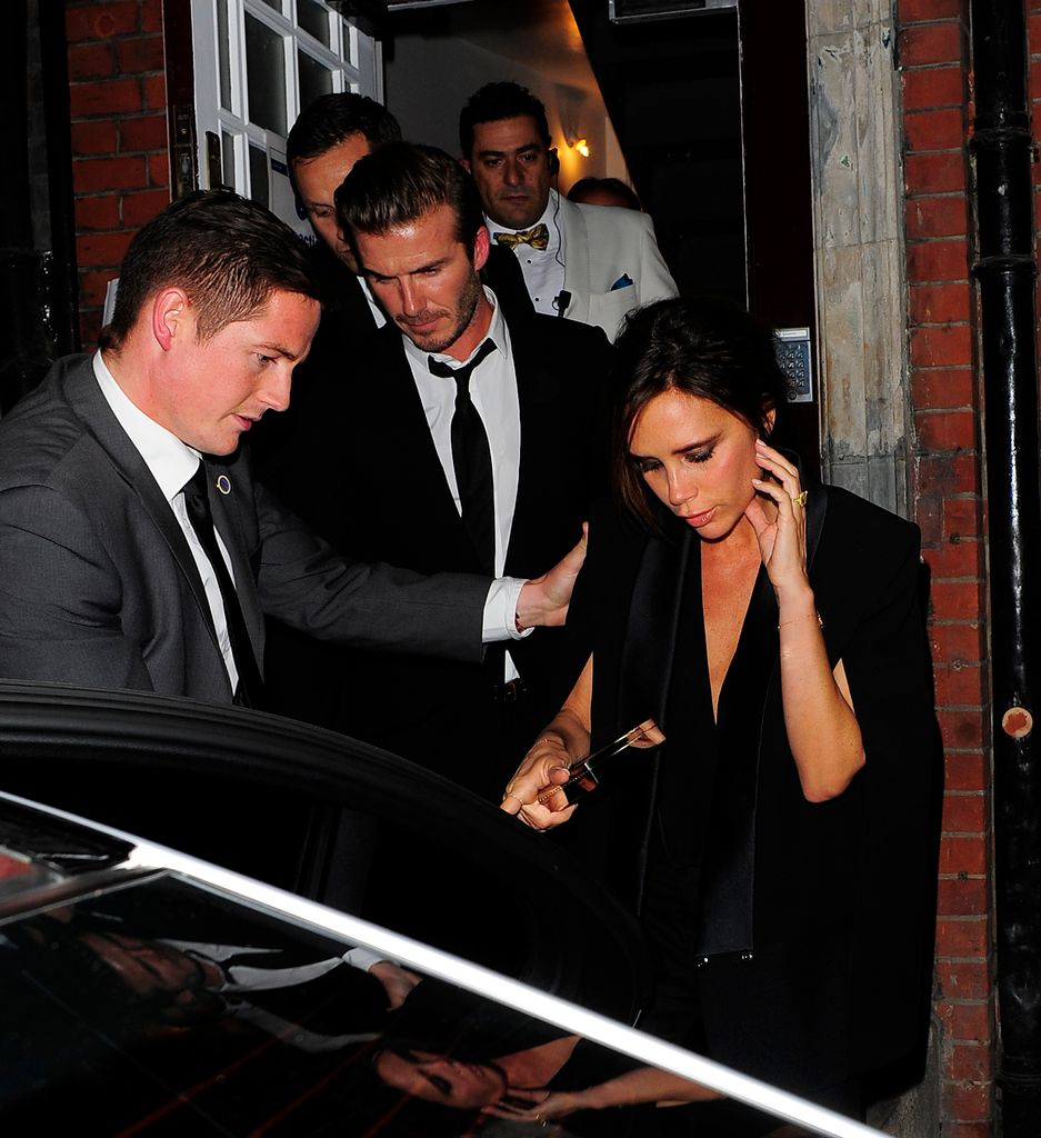 David y Victoria Beckham junto a su entonces guardaespaldas Craig Ainsworth en septiembre de 2013 en Londres.