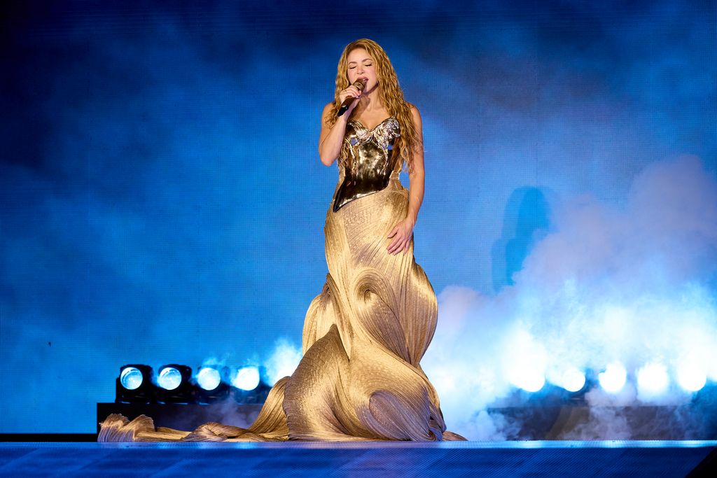 Shakira actuando sobre el escenario en el Estadio Shakira, como parte de su gira mundial 'Las Mujeres Ya No Lloran World Tour', el 3 de octubre de 2026 en Madrid, España