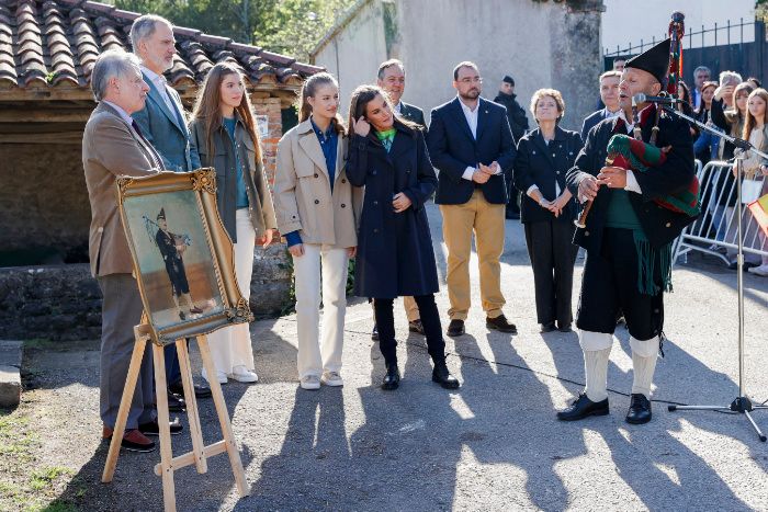 Los Reyes y sus hijas Leonor y Sofía visitan el Pueblo Ejemplar de Asturias 2023