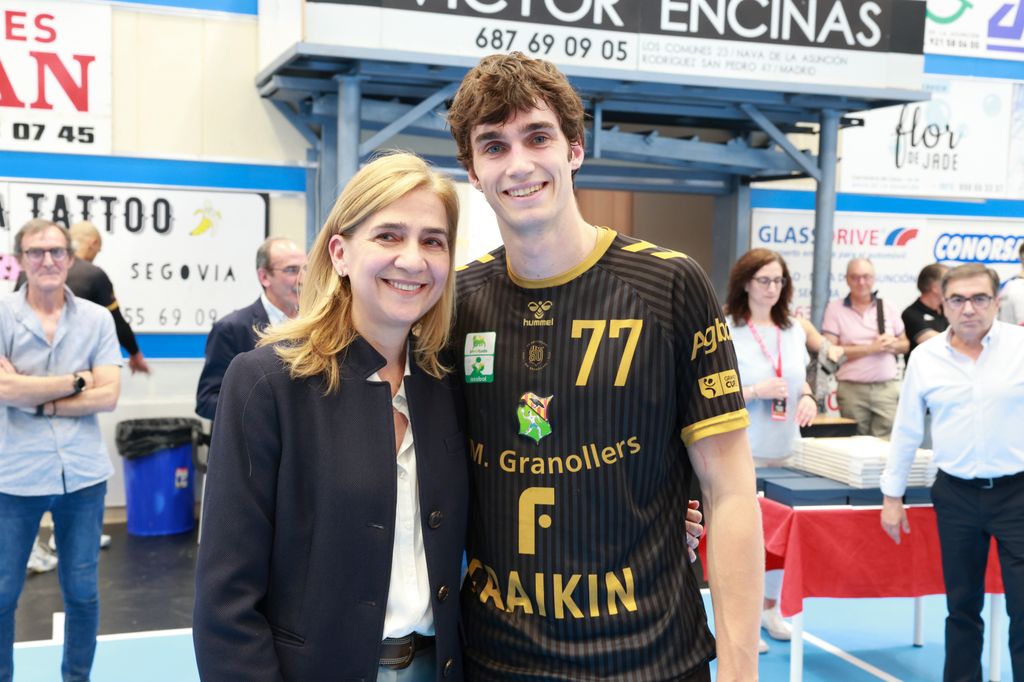 La infanta Cristina y Pablo Urdangarin tras un partido en Segovia el 25 de mayo de 2025