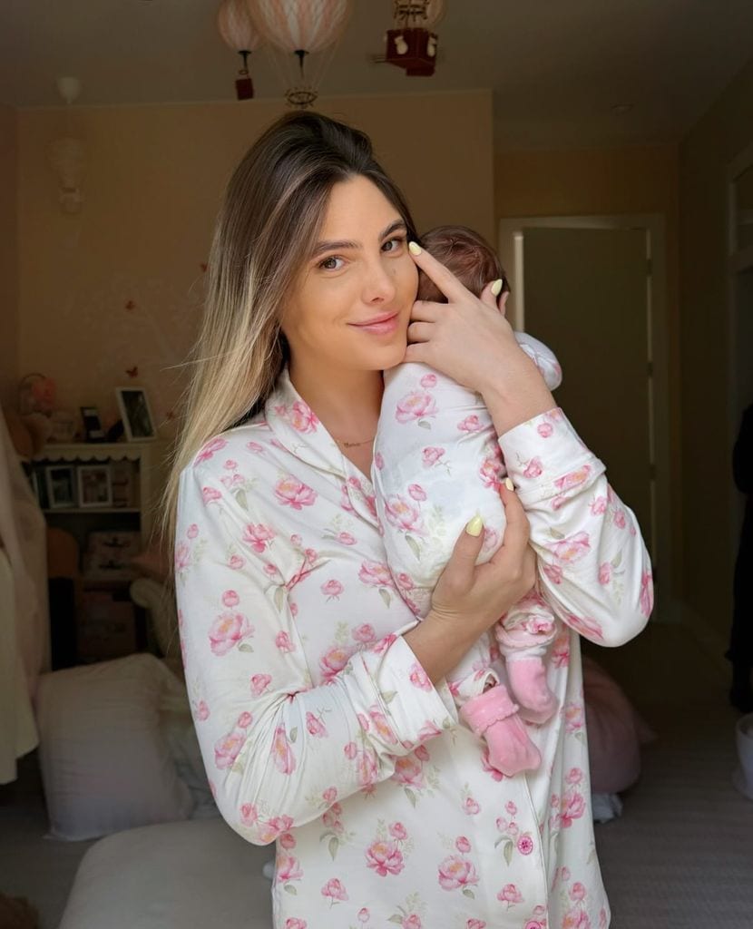 Lele Pons compartió tiernas fotos para celebrar el primer mes de su hija Eloísa.