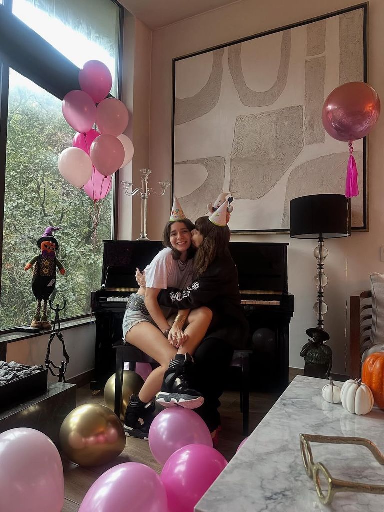 La actriz sorprendió a su hija con un íntimo festejo en casa.