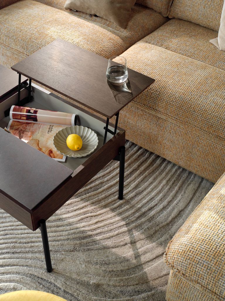 Mesa de centro con el sobre elevable