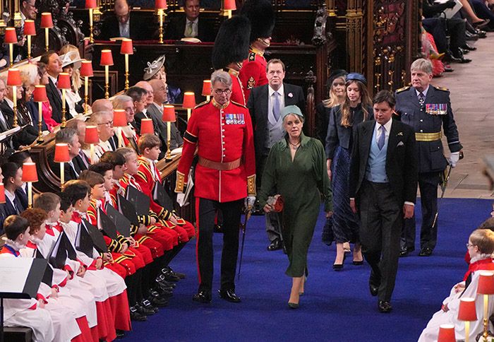 La reina Camilla acude a un acto oficial con su hijo