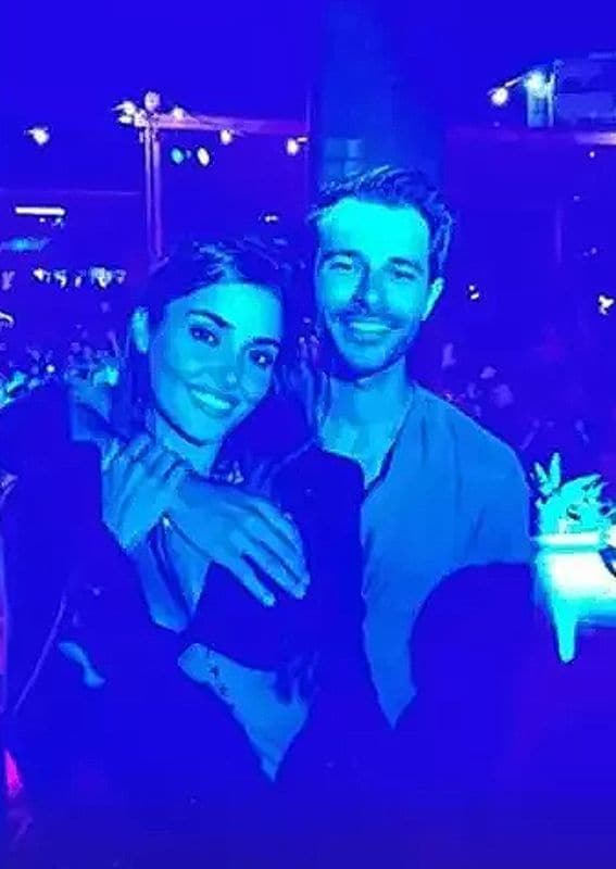 Hande Erçel y Hakan Sabanci celebraron en noviembre su primer año juntos