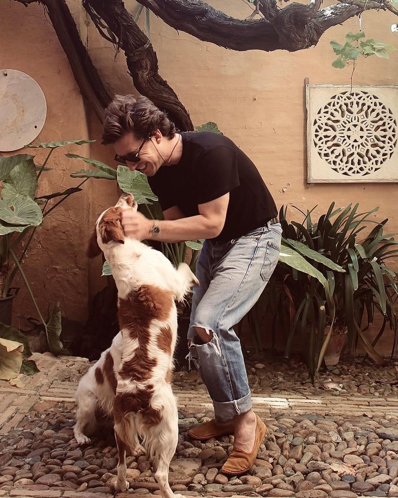 Lorenzo Moinet Ybarra con sus perros