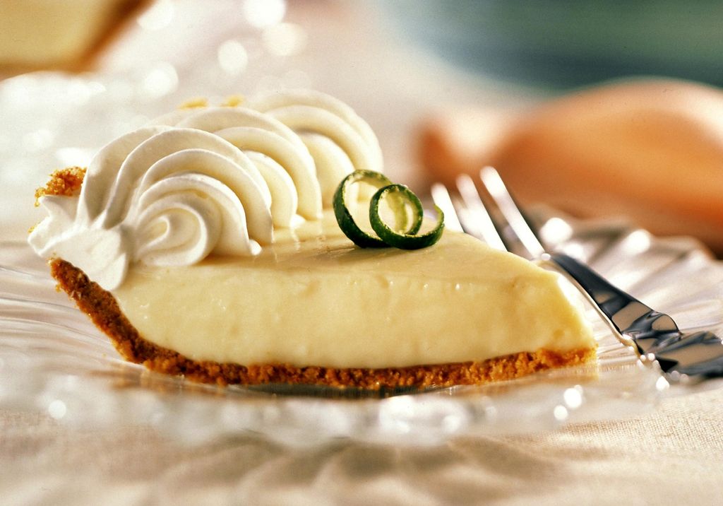 Si utilizas manga pastelera, la nata de decoración quedará más elegante y vistosa.