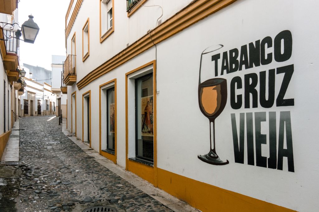 Los tabancos, tabernas típicas de Jerez, son un símbolo cultural de la ciudad.