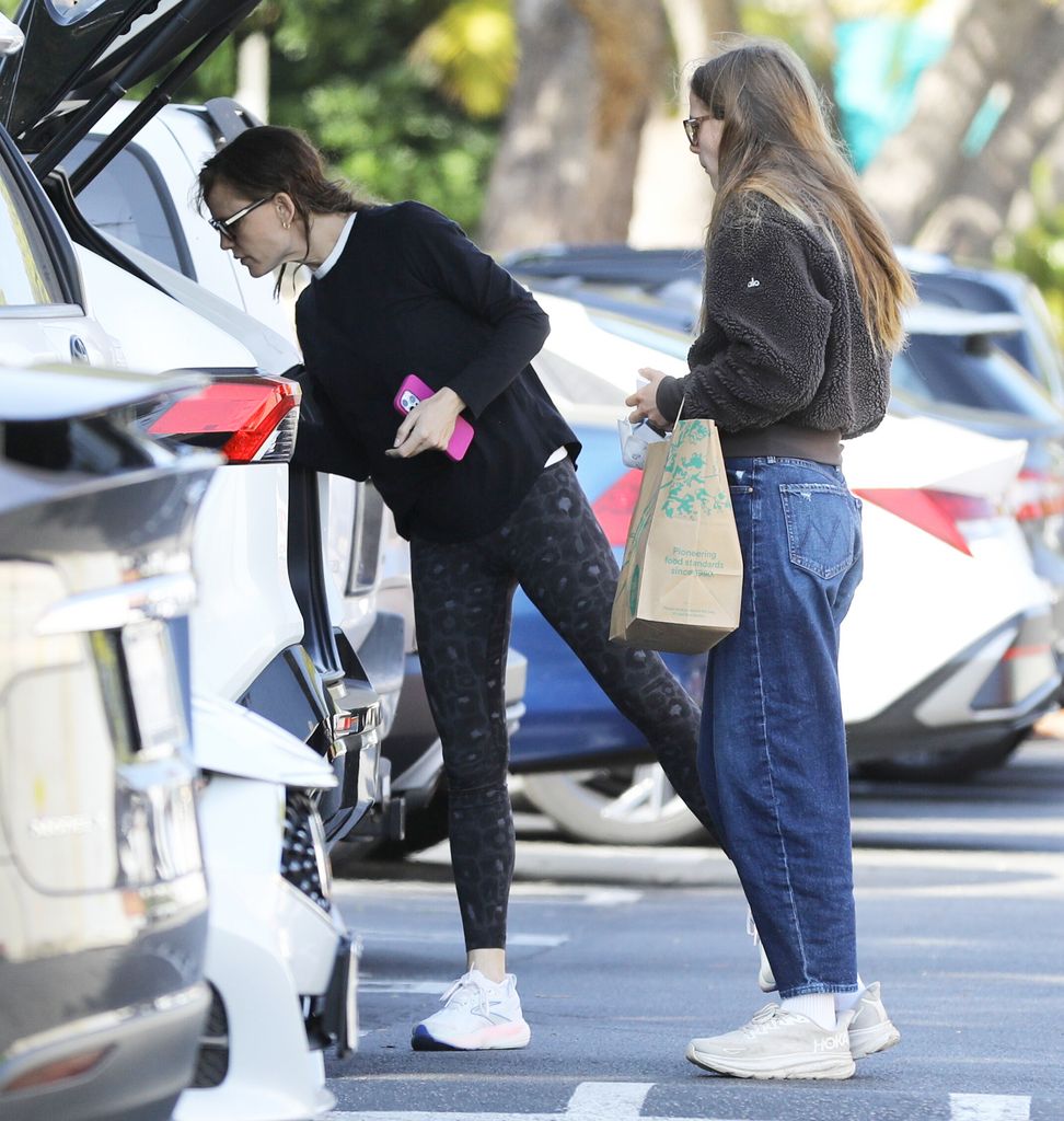 Jennifer Garner y su hija Violet Affleck acudieron juntas a un supermercado.