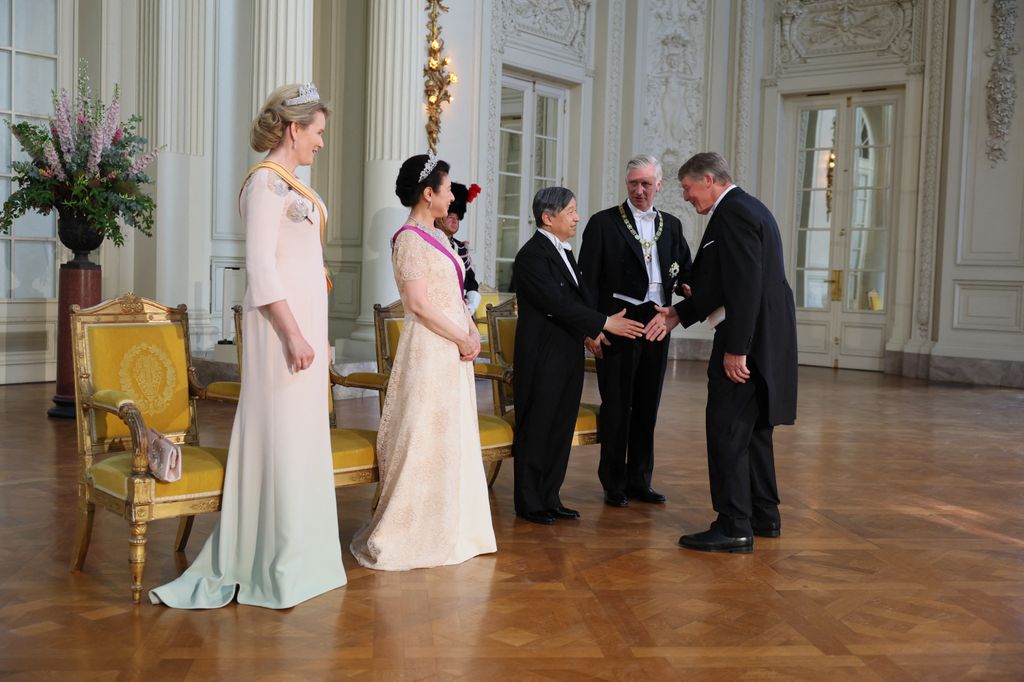 Felipe y Matilde de Bélgica con los emperadores de Japón