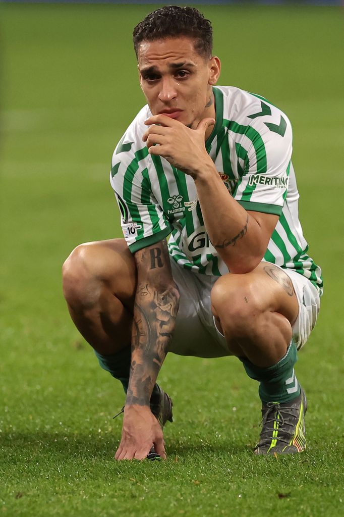 WROCLAW, POLAND - MAY 28: A dejected Antony of Real Betis reacts following the final whistle of the UEFA Conference League Final 2025 between Real Betis Balompie and Chelsea FC at Stadio Wroclaw on May 28, 2025 in Wroclaw, Poland. (Photo by Jonathan Moscrop/Getty Images)