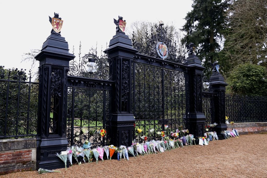 La puerta de Sandringham, llena de flores tras la muerte del duque de Edimburgo en 2021