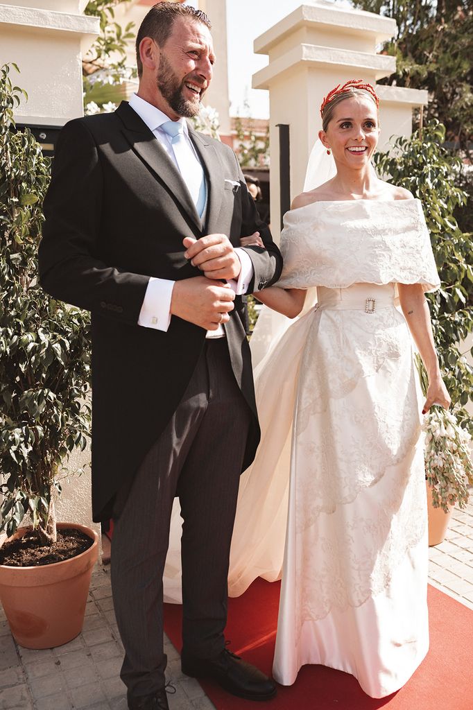 Boda de verano en Sevilla con look de Manuel Zerpa