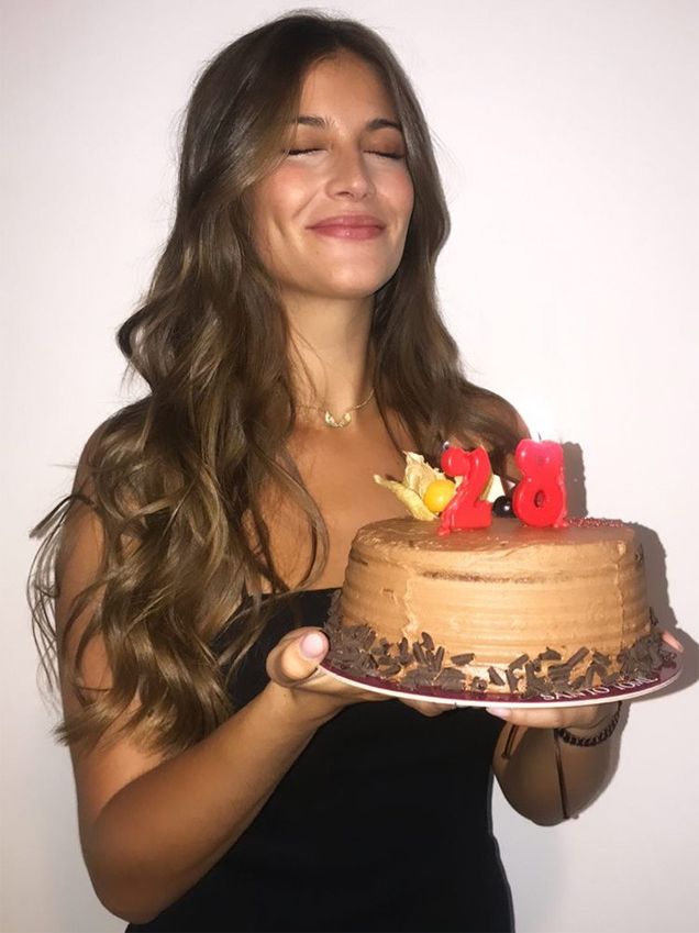 Desiré Cordero celebra su cumpleaños sin Mario Casas, pero le manda