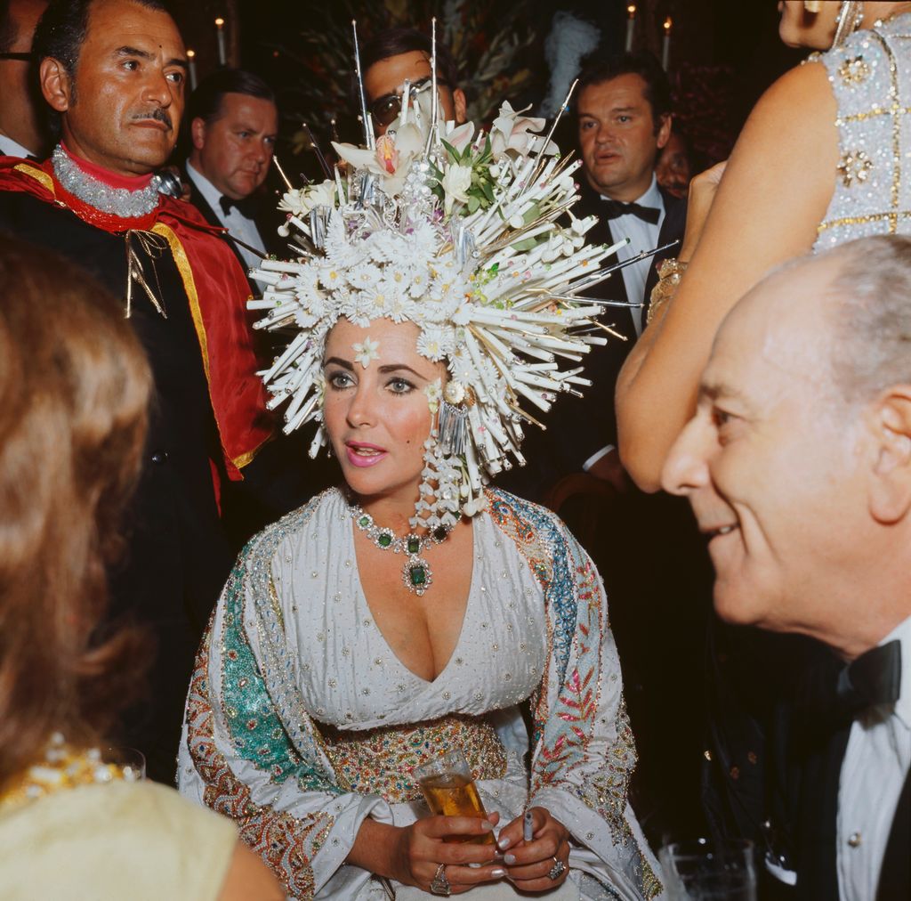 Entre sus piezas más admiradas se encontraba un espectacular conjunto de esmeraldas de Bulgari, regalo de Burton durante el rodaje de Cleopatra