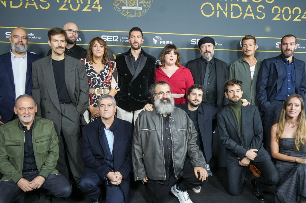 Foto grupal del equipo de La Revuelta en el photocall