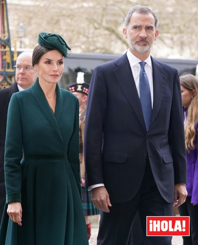 Don Felipe y doña Letizia asisten a la solemne despedida de su 'querido tío Philip'