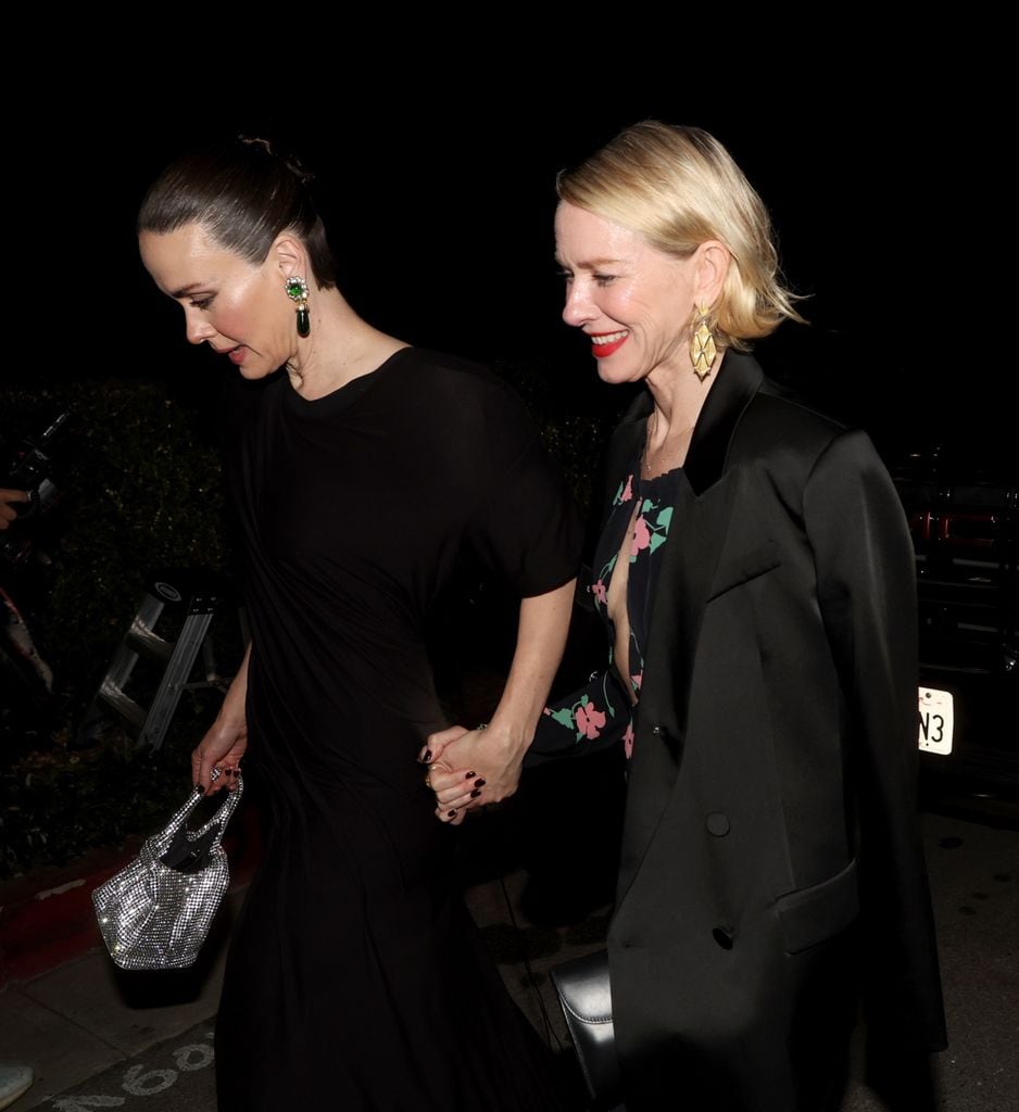Las actrices Naomi Watts y Sarah Paulson, en la fiesta